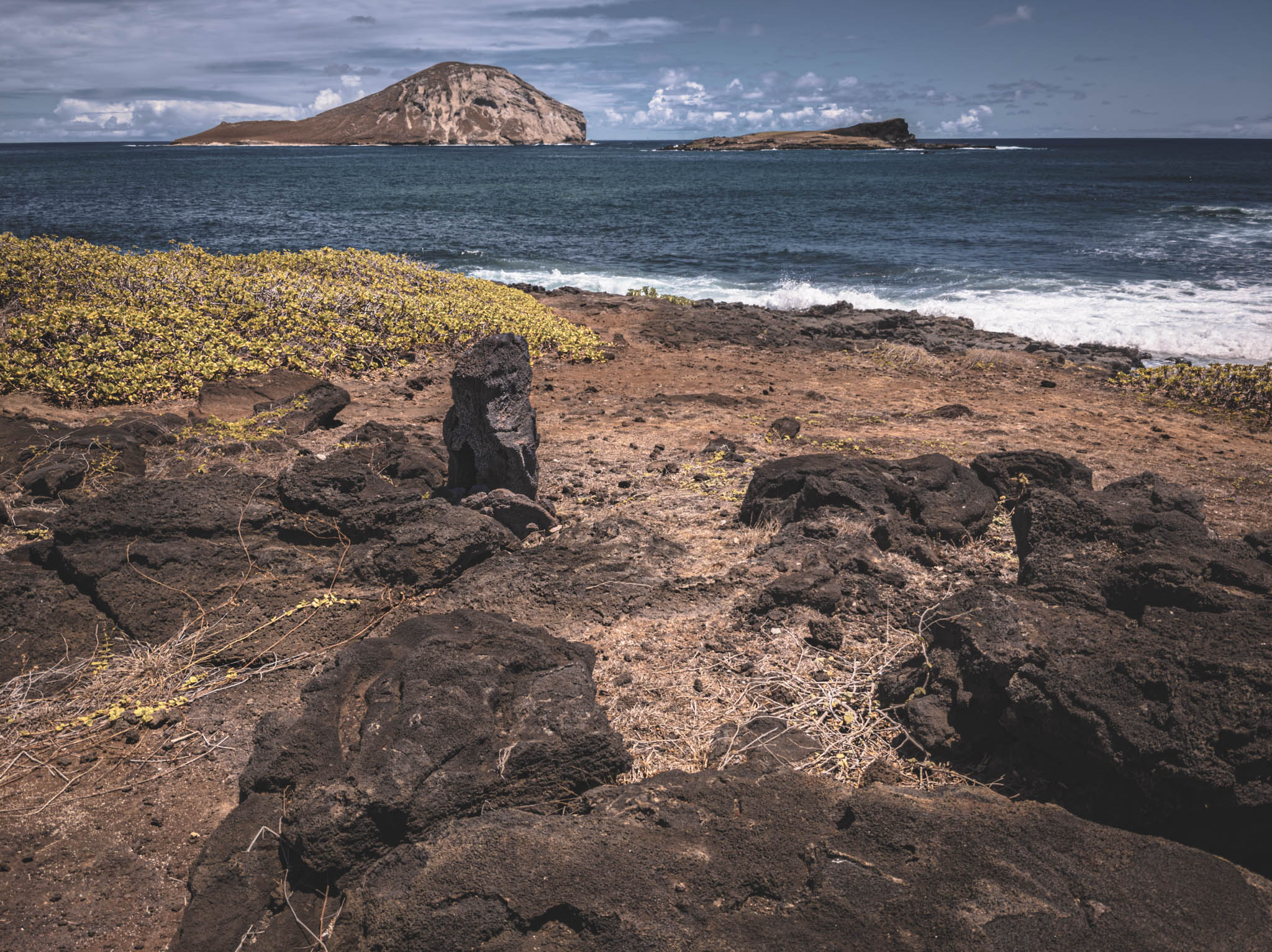 Makapu’u Heiau, Kalanianaʻole Highway, Oahu Island (photo 17 August 2021), with Kāohikaipu Islet (R) and Mānana Island (L) in far background.