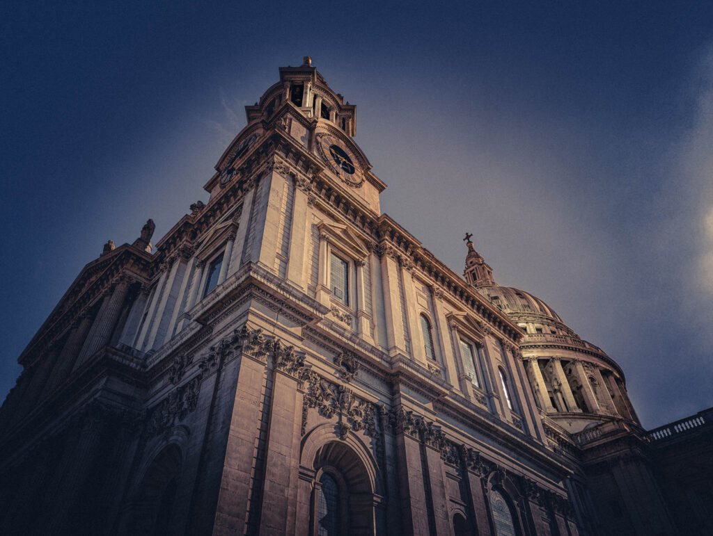 St. Paul's Cathedral, London (photo April 18, 2023), Christopher Wren architect 1710, southwest tower