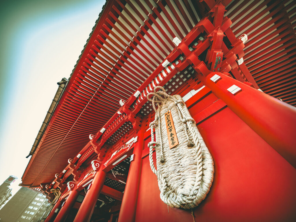 Sensō-ji, Asakusa (April 19, 2025), Hozomon with commemorative waraji