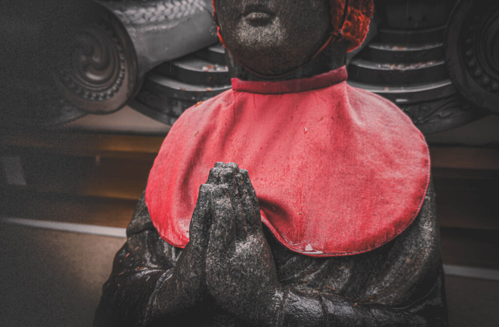 Fukagawashiryokan-dori , Koto City, Tokyo (April 23, 2025) jizo sculpture in the rain