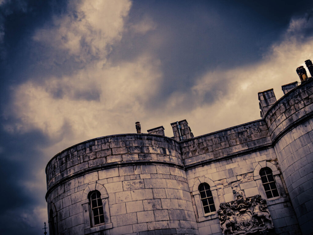 Tower of London (photo April 18, 2023): Middle Tower, built 1275-1281, with escutcheon of Hanoverian royal arms