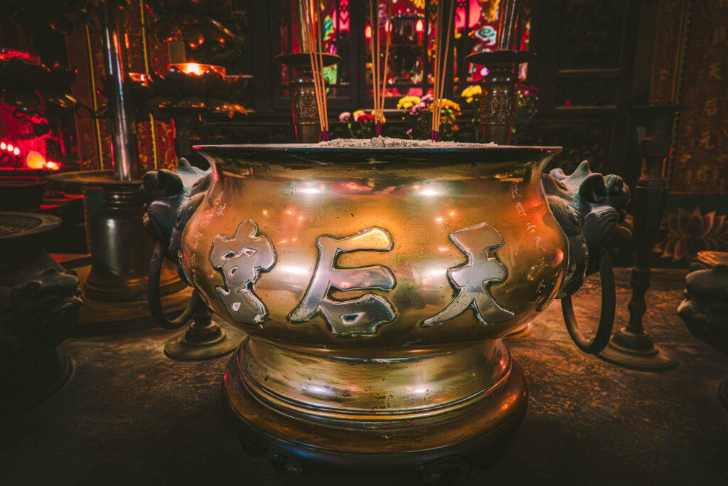 Tin Hau Temple, Causeway Bay 銅鑼灣天后古廟, Hong Kong (photo October 16, 2018)