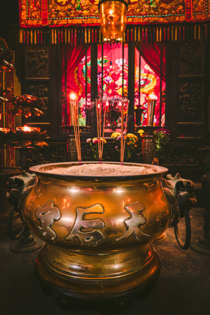 Tin Hau Temple, Causeway Bay 銅鑼灣天后古廟, Hong Kong (photo October 16, 2018)
