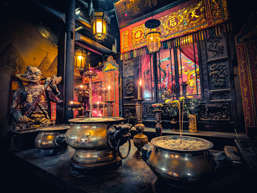 Tin Hau Temple, Causeway Bay 銅鑼灣天后古廟, Hong Kong (photo October 16, 2018)
