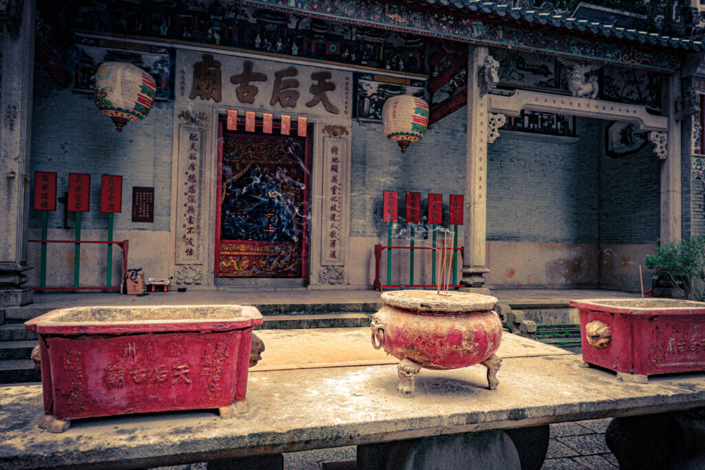 Tin Hau Temple, Causeway Bay 銅鑼灣天后古廟, Hong Kong (photo October 16, 2018)