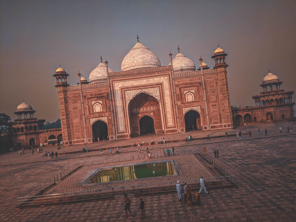 Taj Mahal (photo October 26, 2019): Kali Mosque mosque