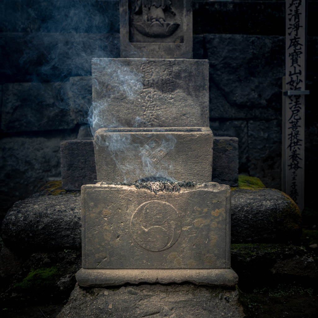 Incense and Ako Gishi (Senkaku-ji, Tokyo 2025)