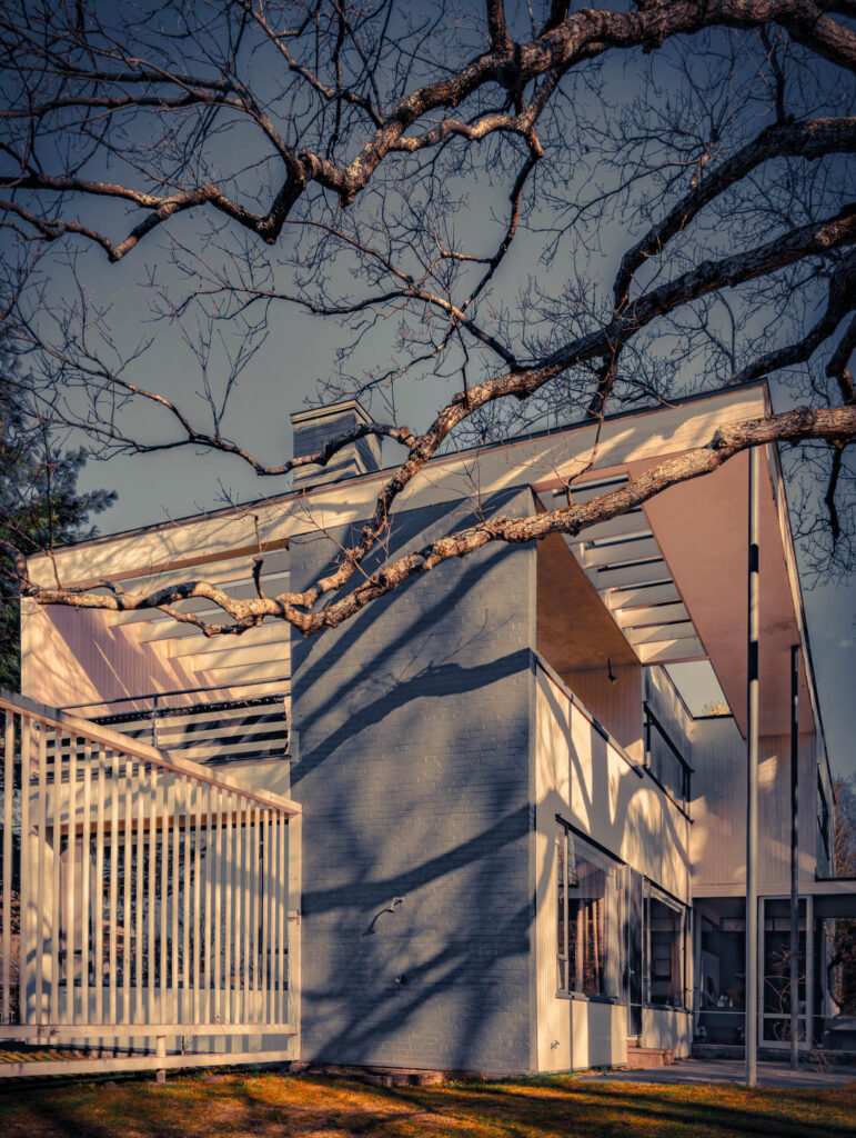 Gropius House, Lincoln, Massachussetts, b. 1939, Walter Gropius archit. (photo November 29, 2025): west elevation with outdoor shower