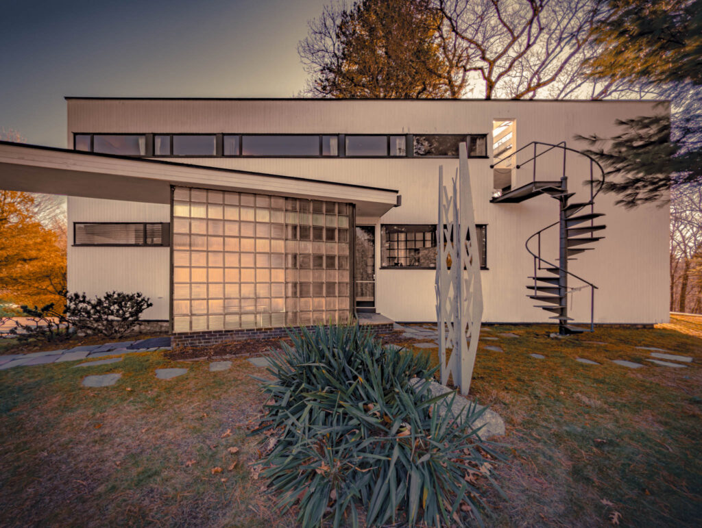 Gropius House, Lincoln, Massachussetts, b. 1939, Walter Gropius archit. (photo November 29, 2025): north elevation