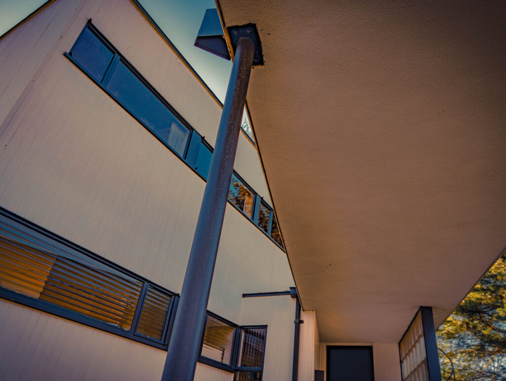 Gropius House, Lincoln, Massachussetts, b. 1939, Walter Gropius archit. (photo November 29, 2025): entrance canopy