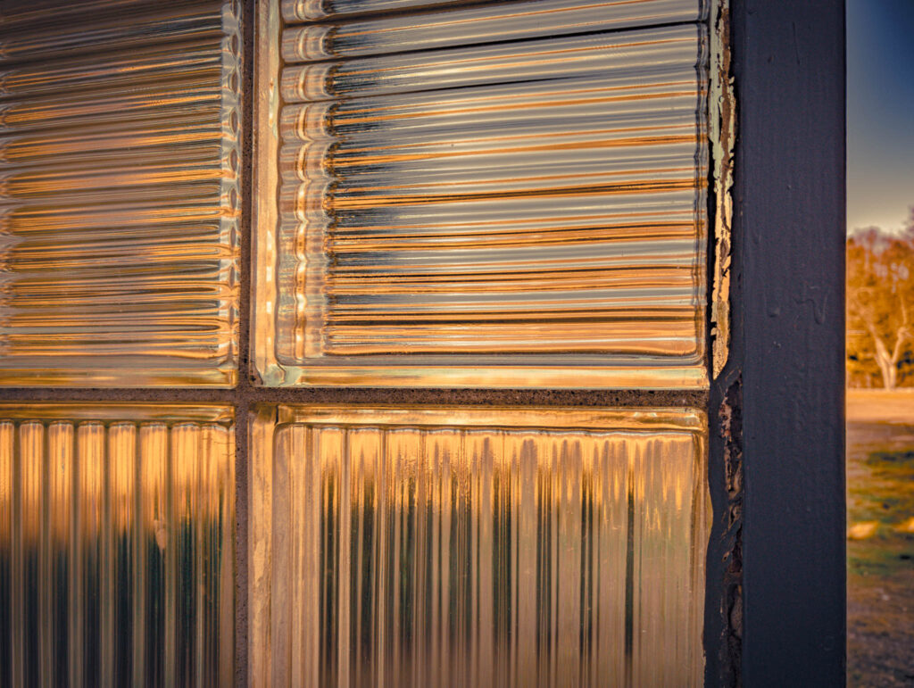 Gropius House, Lincoln, Massachussetts, b. 1939, Walter Gropius archit. (photo November 29, 2025): glass brick wall detail