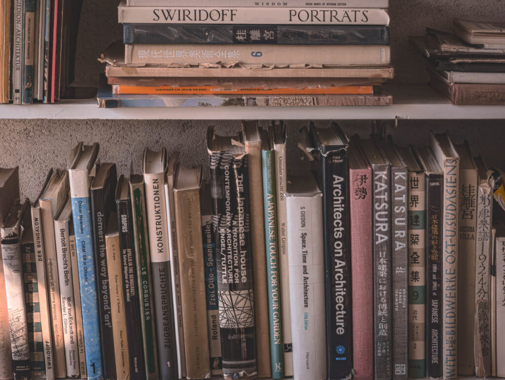 Gropius House, Lincoln, Massachussetts, b. 1939, Walter Gropius archit. (photo November 29, 2025): living room book shelf detail