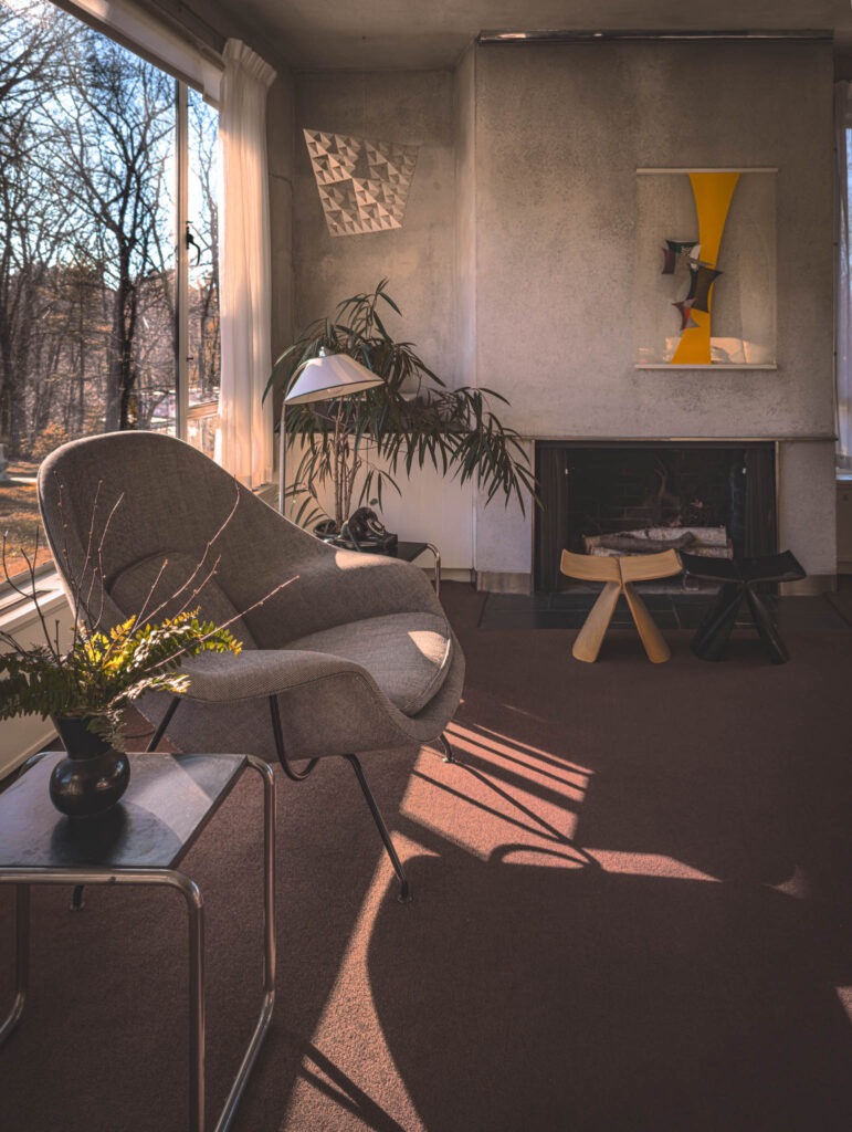 Gropius House, Lincoln, Massachussetts, b. 1939, Walter Gropius archit. (photo November 29, 2025): living room, painting on acrylic by László Moholy-Nagy