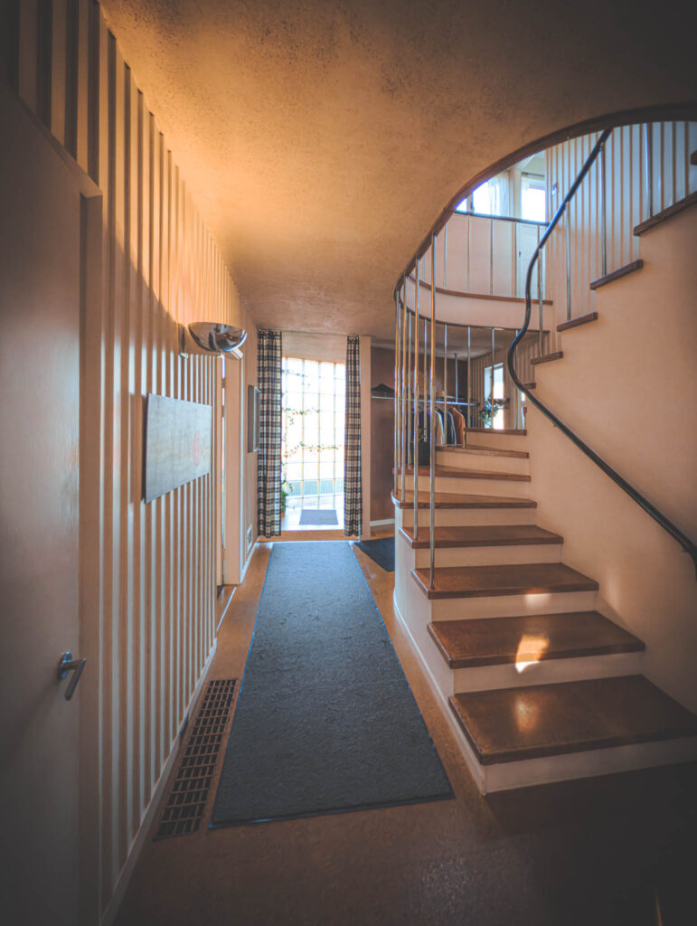 Gropius House, Lincoln, Massachussetts, b. 1939, Walter Gropius archit. (photo November 29, 2025): entrance hall
