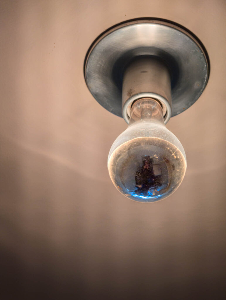 Gropius House, Lincoln, Massachussetts, b. 1939, Walter Gropius archit. (photo November 29, 2025): typical light fixture, standard steel bulb holder with half-chromed lightbulb