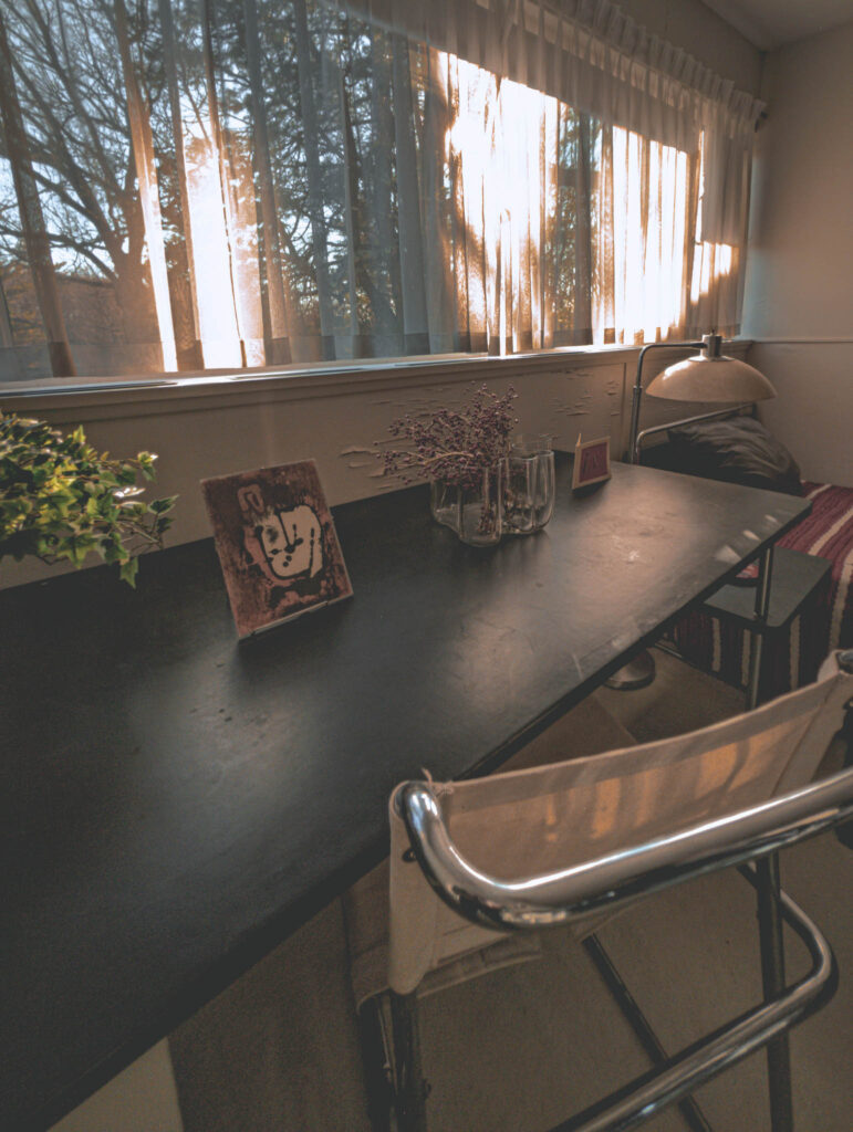 Gropius House, Lincoln, Massachussetts, b. 1939, Walter Gropius archit. (photo November 29, 2025): guest room