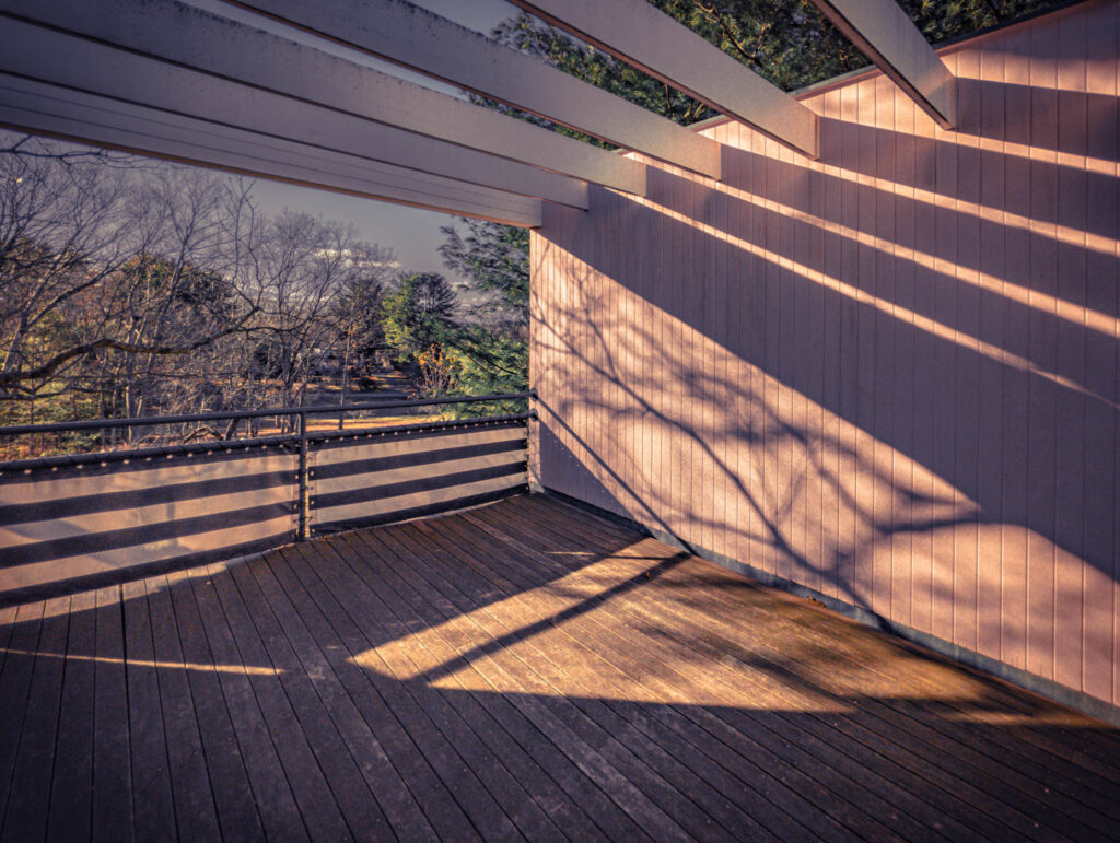 Gropius House, Lincoln, Massachussetts, b. 1939, Walter Gropius archit. (photo November 29, 2025): roof deck