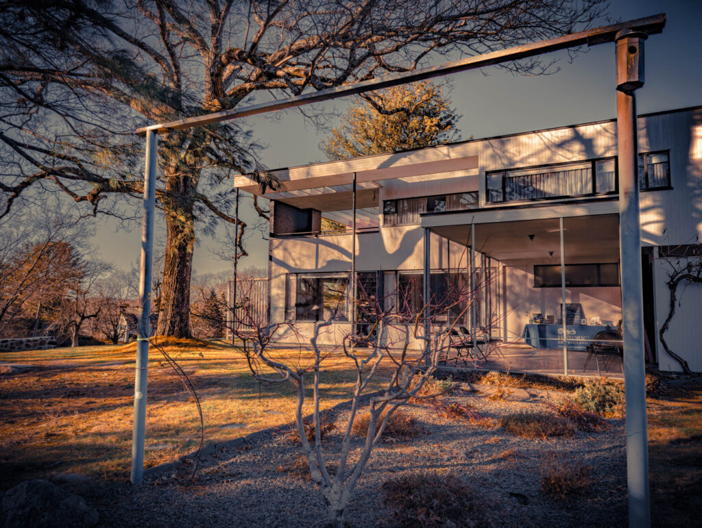 Gropius House, Lincoln, Massachussetts, b. 1939, Walter Gropius archit. (photo November 29, 2025): south elevation through "frame"
