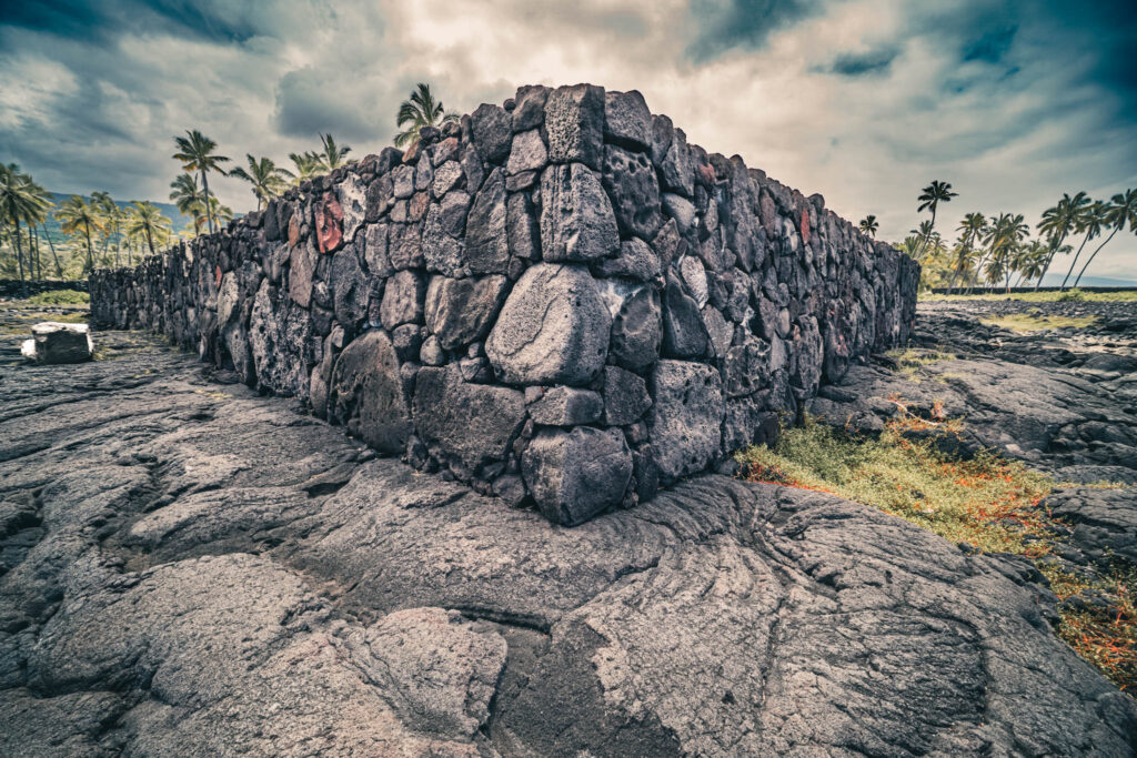 Puʻuhonua o Hōnaunau National Historical Park, Hōnaunau, Hawai'i (photo August 21, 2021): ʻĀleʻaleʻa heiau (māpele-style temple platform, burial site, and hula-viewing platform, oriented towards rising of star Arcturus) with Keōua Stone (partially-carved stone bench or canopy base).