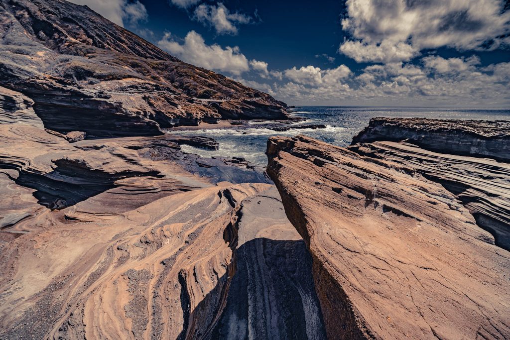 "Swoop Alley" (unofficial name), Kalanianaʻole Highway, Oahu Island (photo 15 August 2021), eroded lava shelf below the Lanai Lookout.