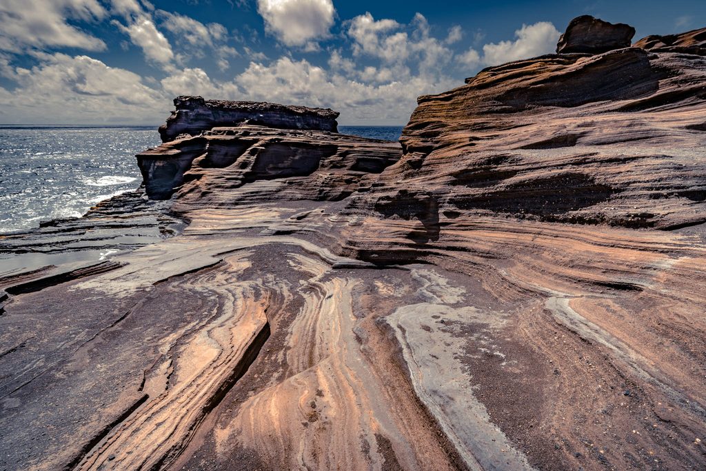"Swoop Alley" (unofficial name), Kalanianaʻole Highway, Oahu Island (photo 15 August 2021), eroded lava shelf below the Lanai Lookout.