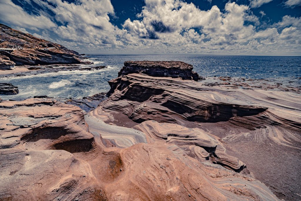 "Swoop Alley" (unofficial name), Kalanianaʻole Highway, Oahu Island (photo 15 August 2021), eroded lava shelf below the Lanai Lookout.