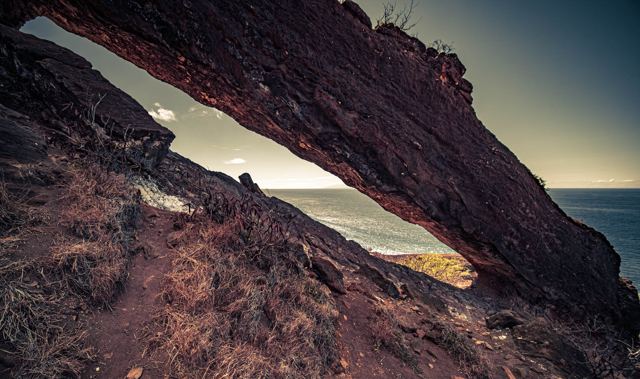Koko Crater Arch, above Kalanianaʻole Highway, Oahu Island (photo 17 August 2021), view through arch to east.