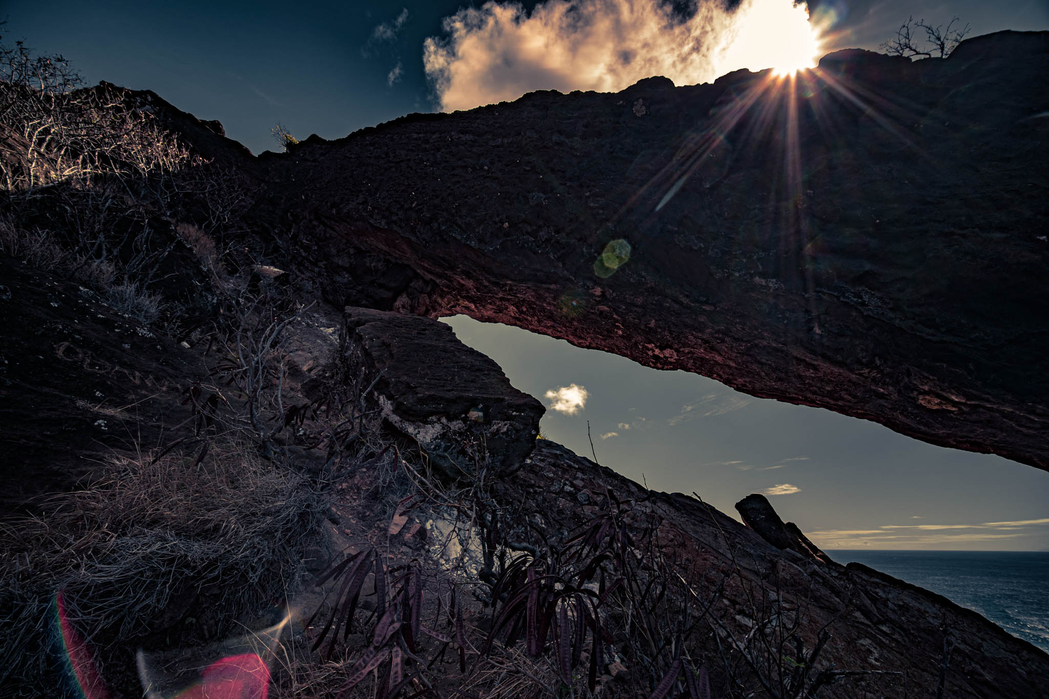 Koko Crater Arch, above Kalanianaʻole Highway, Oahu Island (photo 17 August 2021), view to east from under arch.