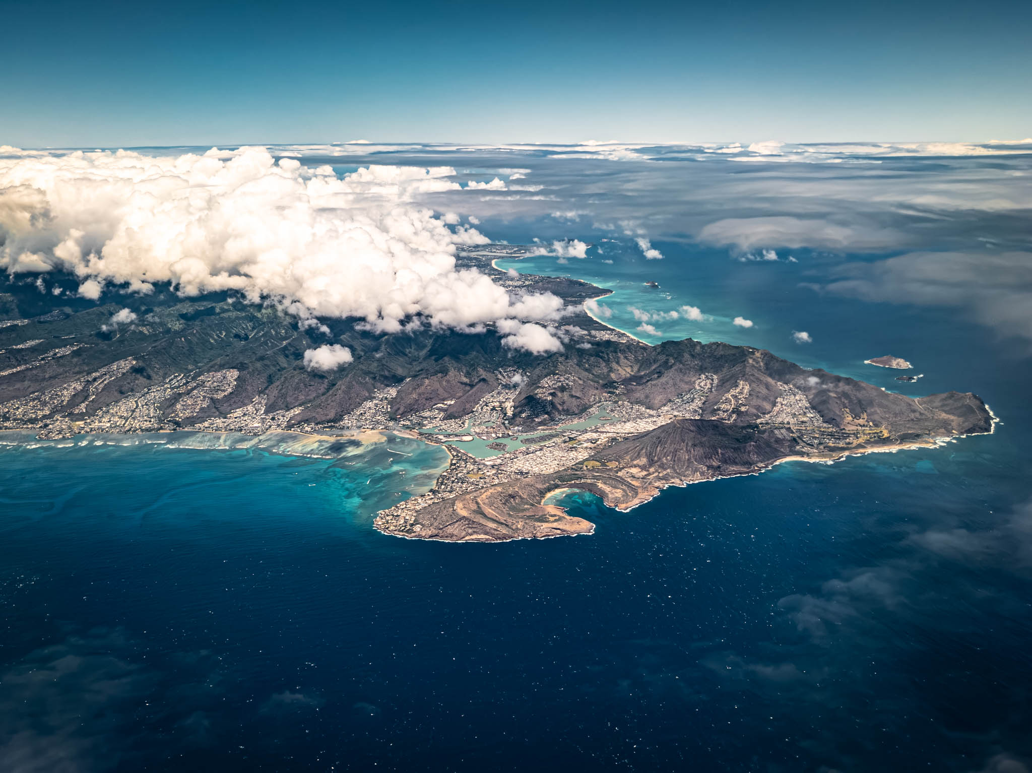 Aerial view, Oahu Island (photo 26 August 2021), left to right along coast: Koko Crater, Kalanianaʻole Highway, and Makapu‘u Point.