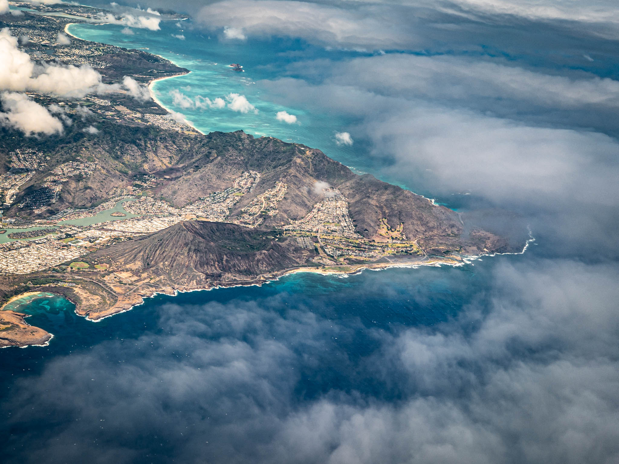 Aerial view, Oahu Island (photo 26 August 2021), left to right along coast: Koko Crater, Kalanianaʻole Highway, and Makapu‘u Point.